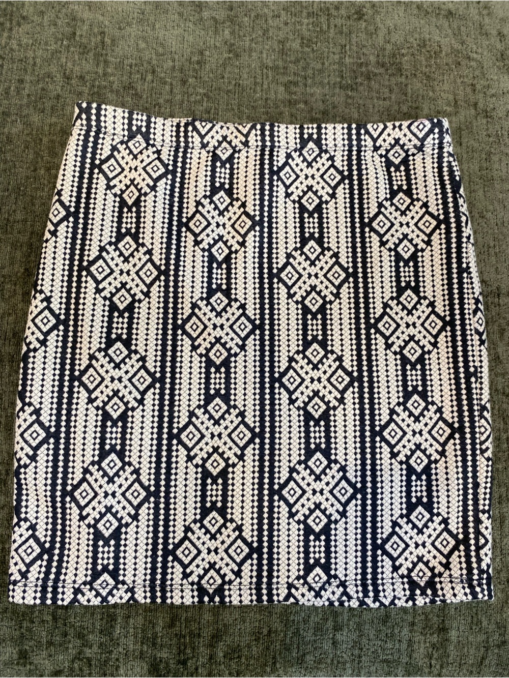 Forever 21 black and off White Geometric mini Skirt